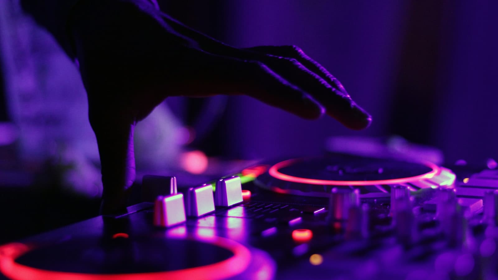 A live event crowd illustrating myths about live streaming